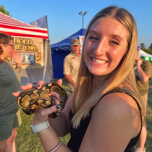 Meet your Posher, Olivia - Picture 1 of 1